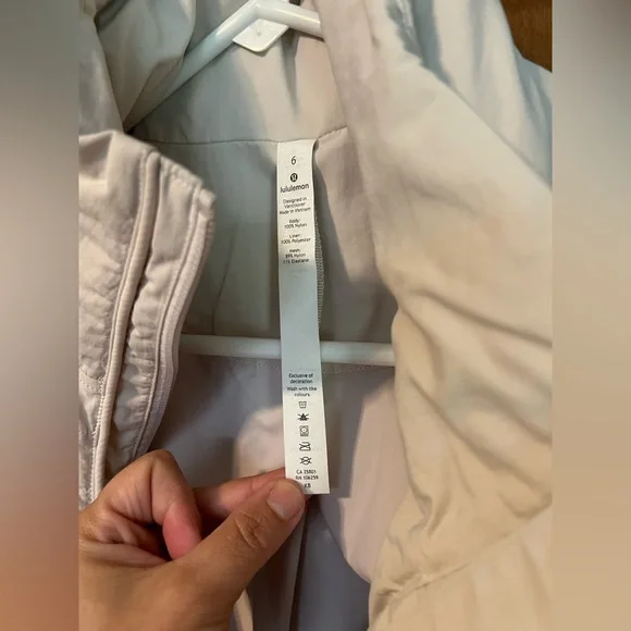 Lululemon Always Effortless Jacket
Dune - Picture 2 of 10